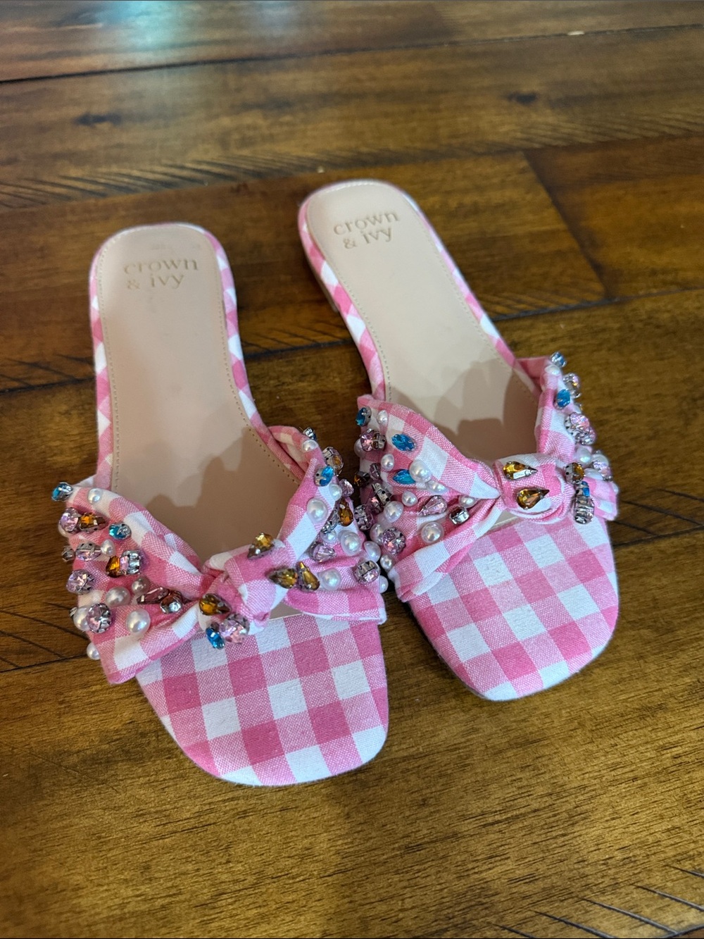 crown & ivy Pink Gingham Jeweled Bow Slide Sandals